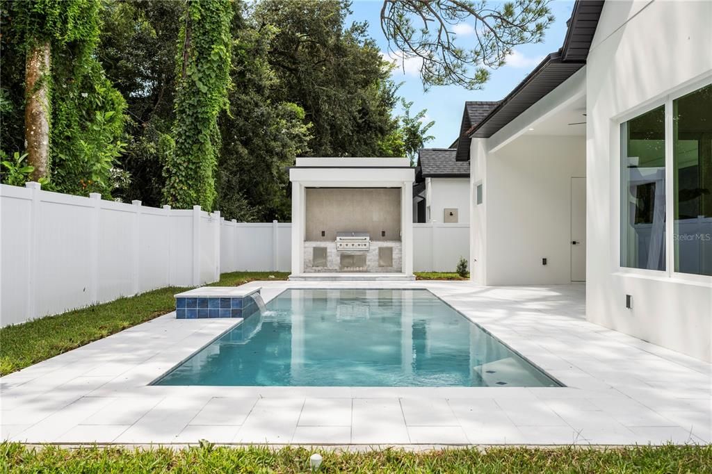 En Venta: $1,900,000 (4 camas, 3 baños, 2950 Pies cuadrados)