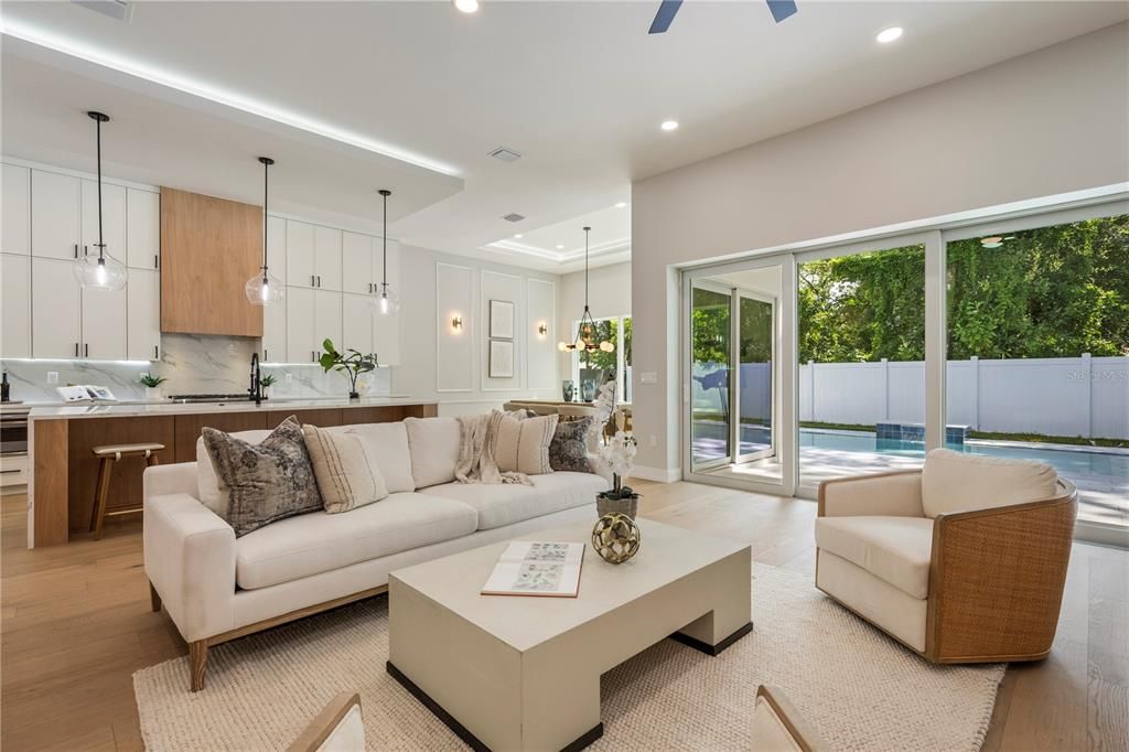 En Venta: $1,900,000 (4 camas, 3 baños, 2950 Pies cuadrados)