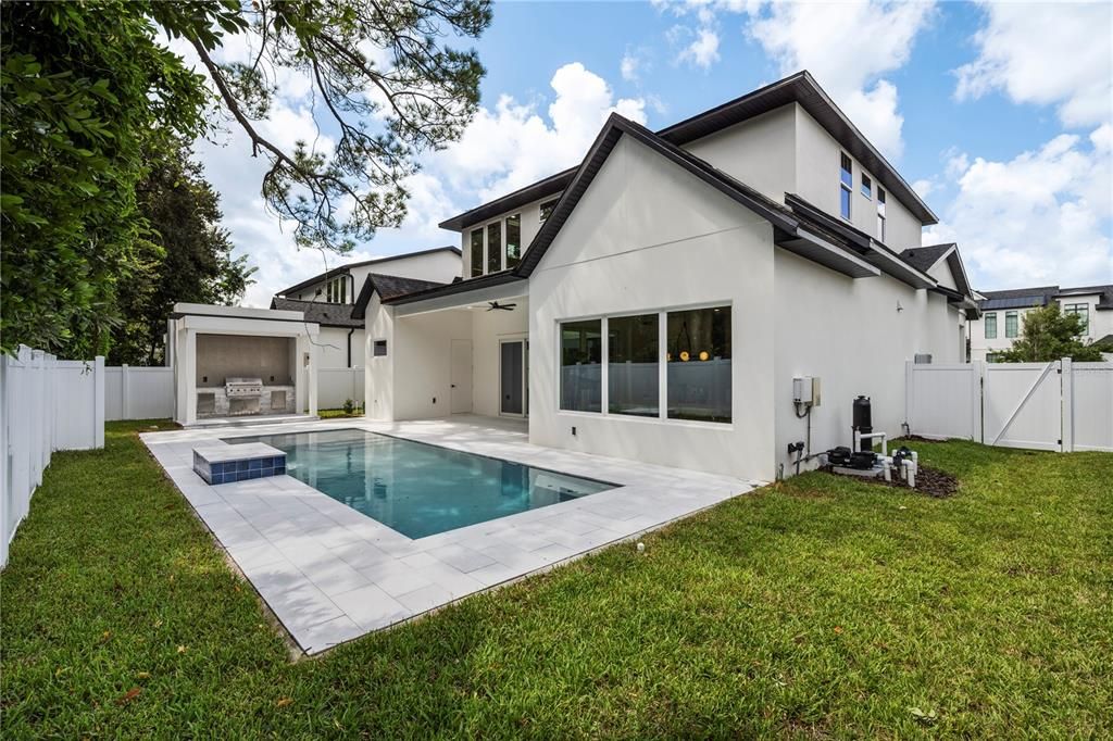 En Venta: $1,900,000 (4 camas, 3 baños, 2950 Pies cuadrados)