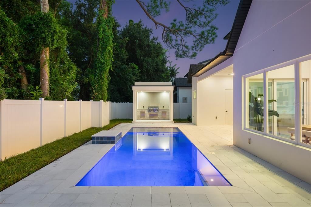 En Venta: $1,900,000 (4 camas, 3 baños, 2950 Pies cuadrados)