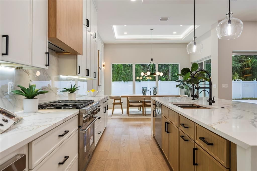 En Venta: $1,900,000 (4 camas, 3 baños, 2950 Pies cuadrados)