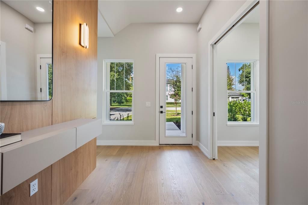 En Venta: $1,900,000 (4 camas, 3 baños, 2950 Pies cuadrados)