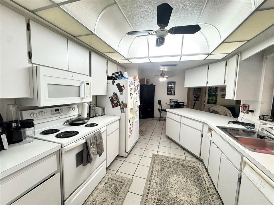 На продажу: $355,000 (3 спален, 2 ванн, 1586 Квадратных фут)