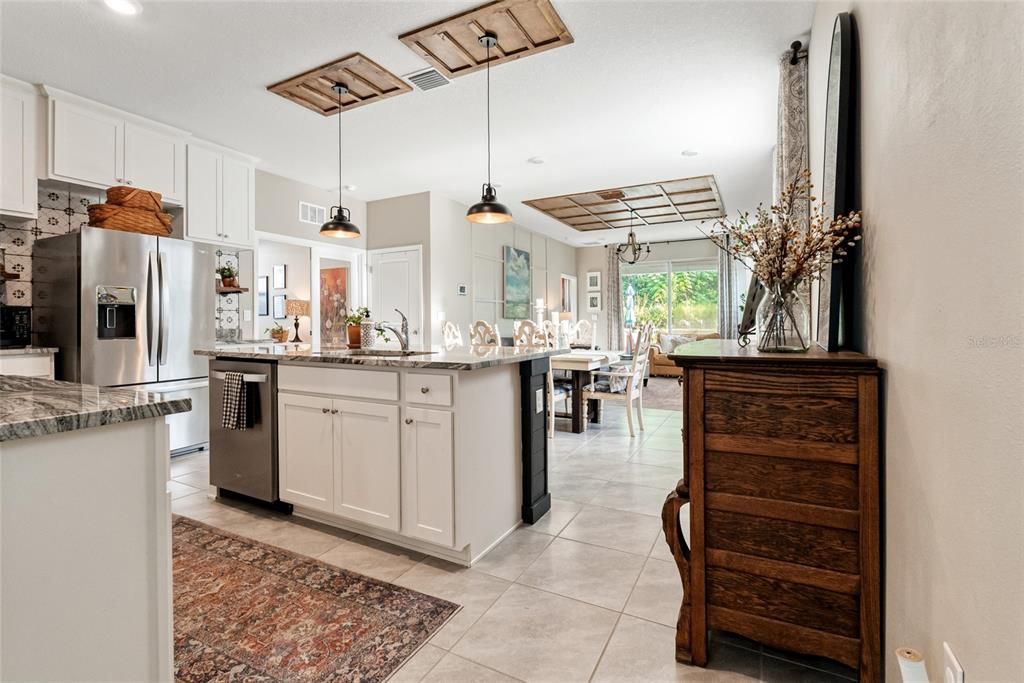 For Sale: $300,000 (3 beds, 2 baths, 1610 Square Feet)