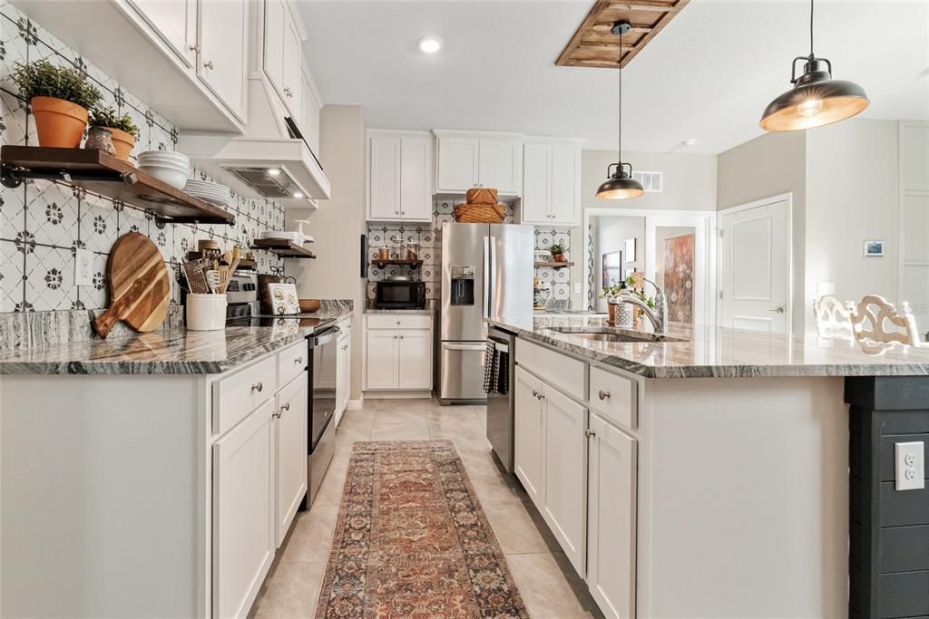 For Sale: $300,000 (3 beds, 2 baths, 1610 Square Feet)
