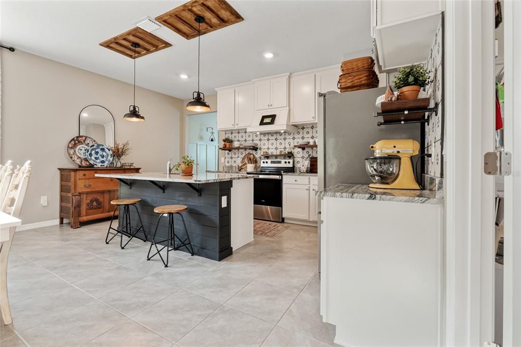 For Sale: $300,000 (3 beds, 2 baths, 1610 Square Feet)