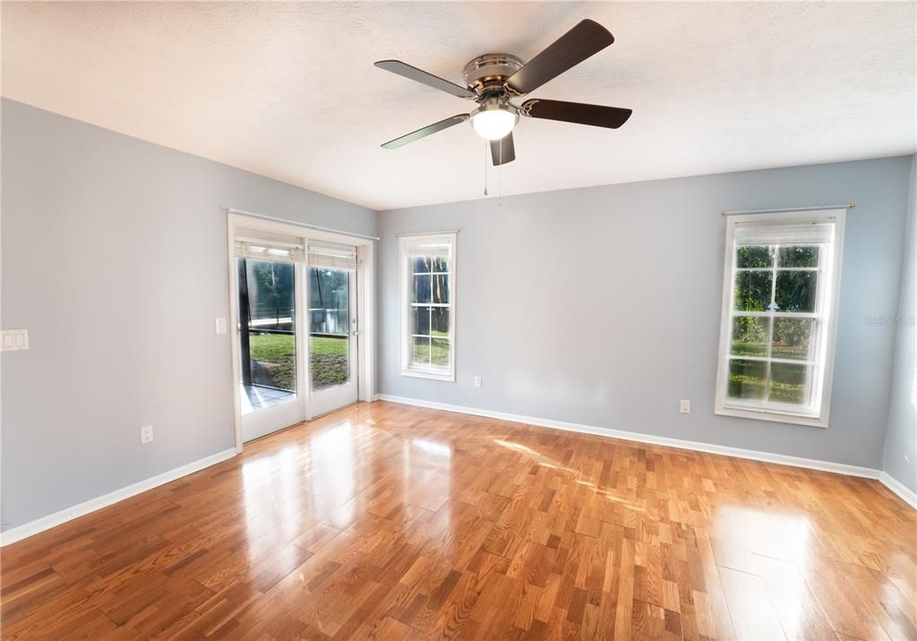 For Sale: $399,900 (3 beds, 2 baths, 1923 Square Feet)