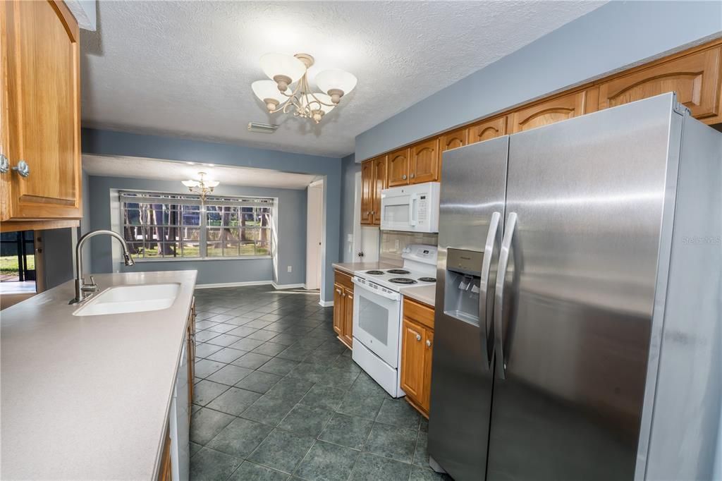 For Sale: $399,900 (3 beds, 2 baths, 1923 Square Feet)