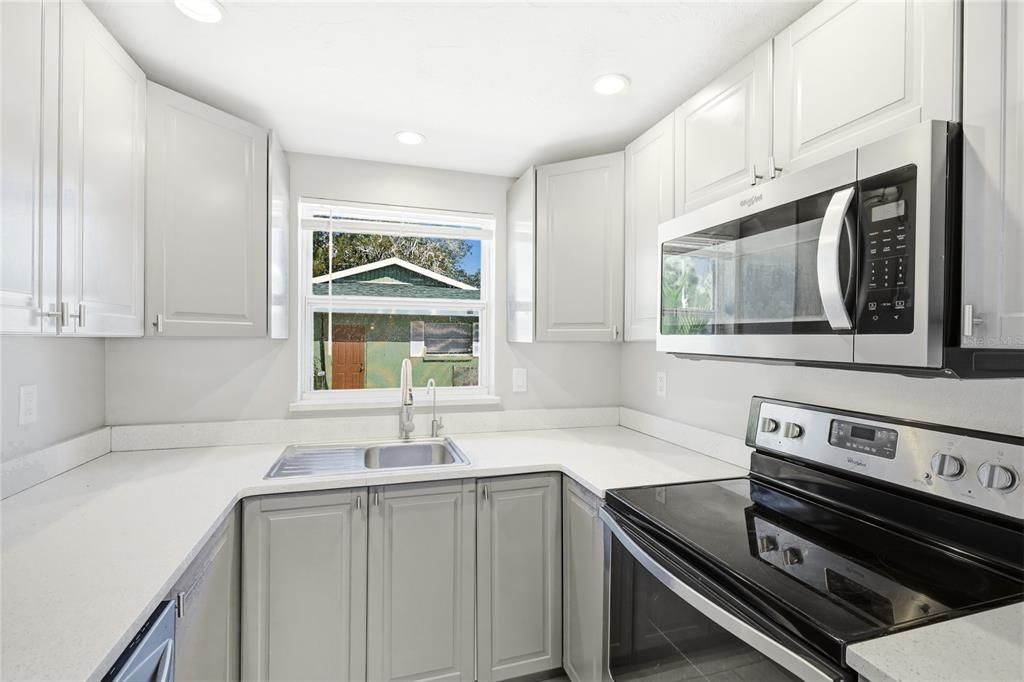 For Sale: $375,000 (3 beds, 2 baths, 1036 Square Feet)