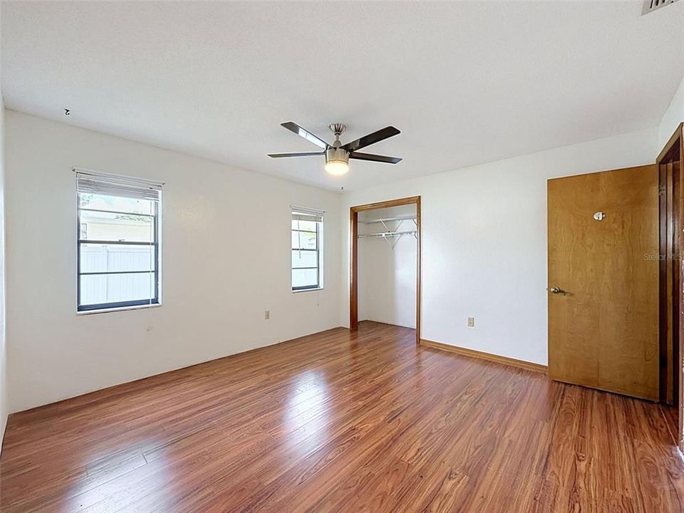 En Venta: $335,000 (3 camas, 2 baños, 1988 Pies cuadrados)