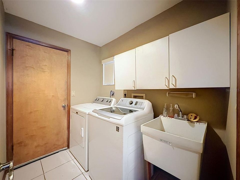 En Venta: $335,000 (3 camas, 2 baños, 1988 Pies cuadrados)