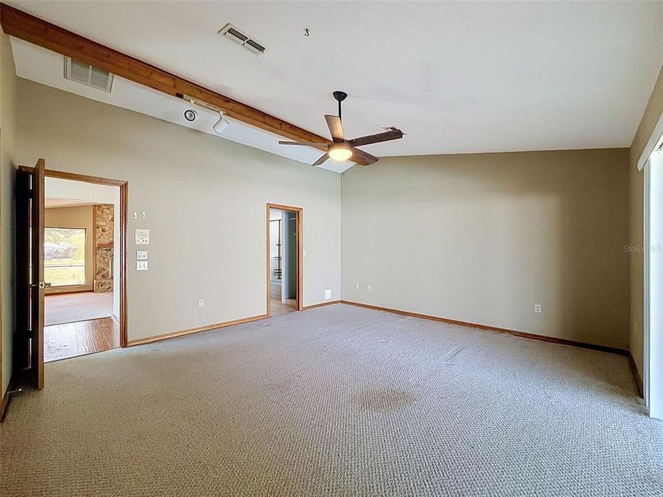 En Venta: $335,000 (3 camas, 2 baños, 1988 Pies cuadrados)