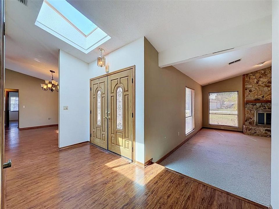 En Venta: $335,000 (3 camas, 2 baños, 1988 Pies cuadrados)
