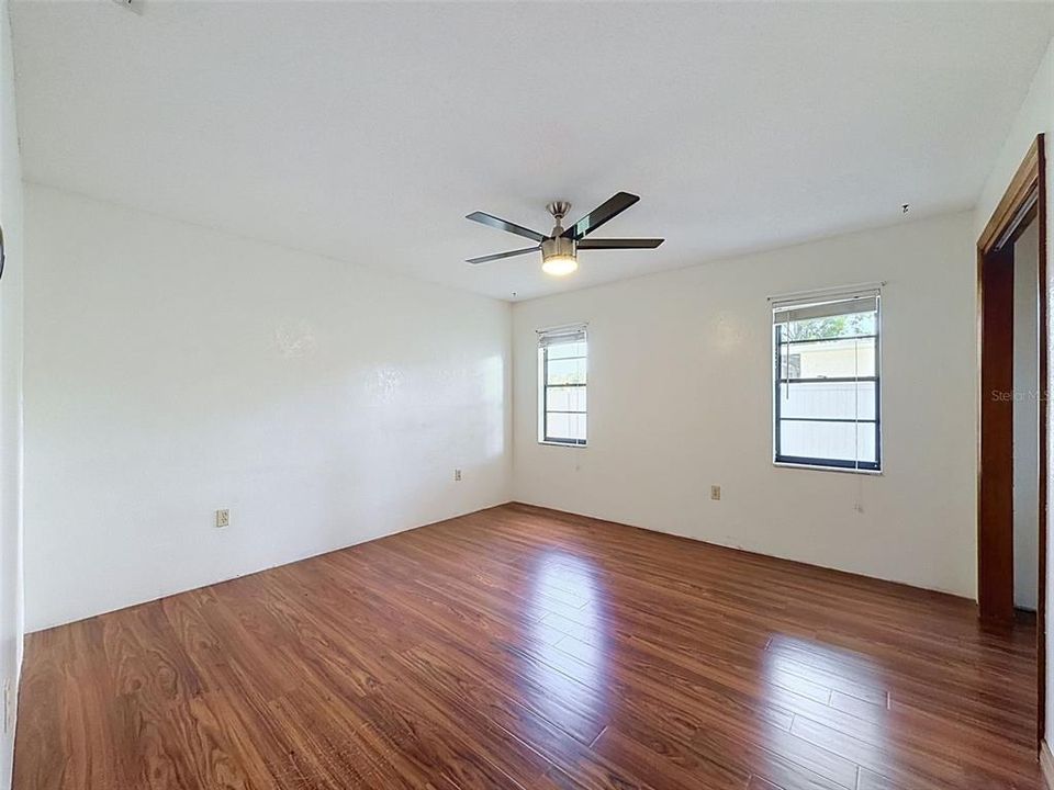 En Venta: $335,000 (3 camas, 2 baños, 1988 Pies cuadrados)