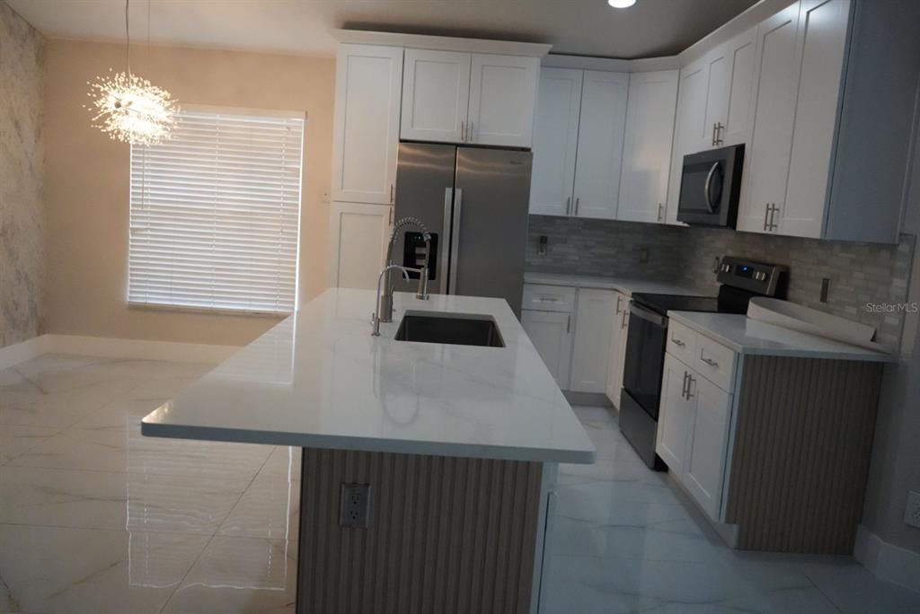 En Renta: $2,800 (4 camas, 3 baños, 1729 Pies cuadrados)