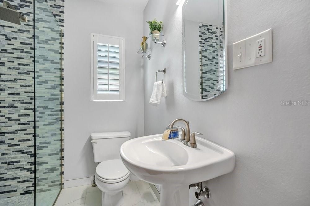 En Venta: $995,000 (3 camas, 2 baños, 2486 Pies cuadrados)