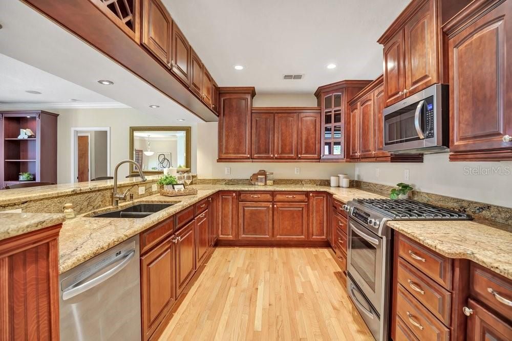 En Venta: $995,000 (3 camas, 2 baños, 2486 Pies cuadrados)
