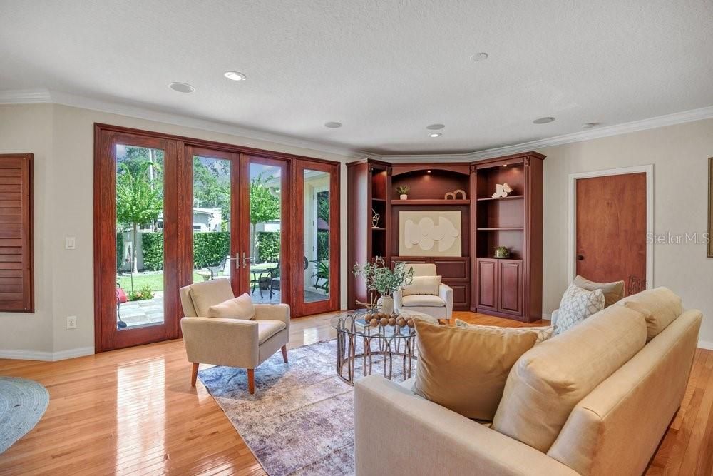 En Venta: $995,000 (3 camas, 2 baños, 2486 Pies cuadrados)