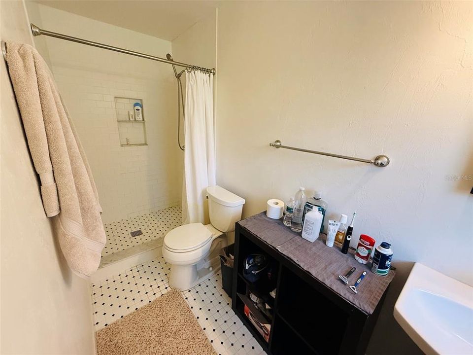 For Sale: $399,000 (3 beds, 2 baths, 1872 Square Feet)