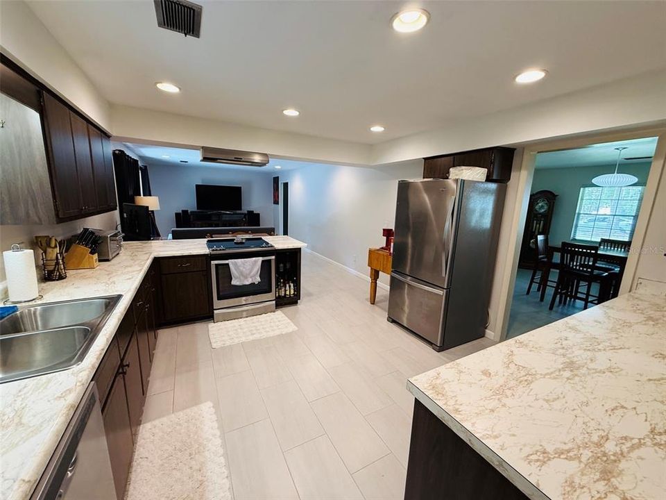 For Sale: $399,000 (3 beds, 2 baths, 1872 Square Feet)
