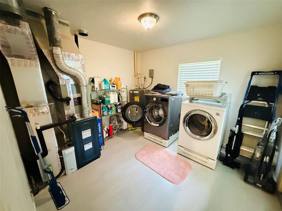 For Sale: $399,000 (3 beds, 2 baths, 1872 Square Feet)