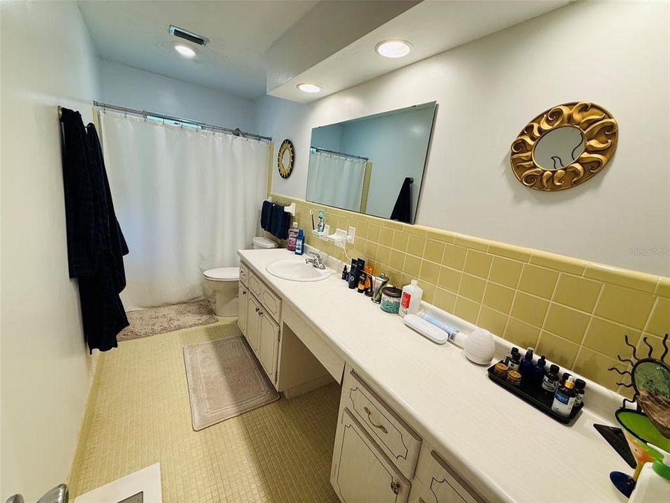 For Sale: $399,000 (3 beds, 2 baths, 1872 Square Feet)