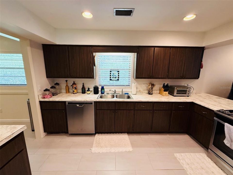 For Sale: $399,000 (3 beds, 2 baths, 1872 Square Feet)