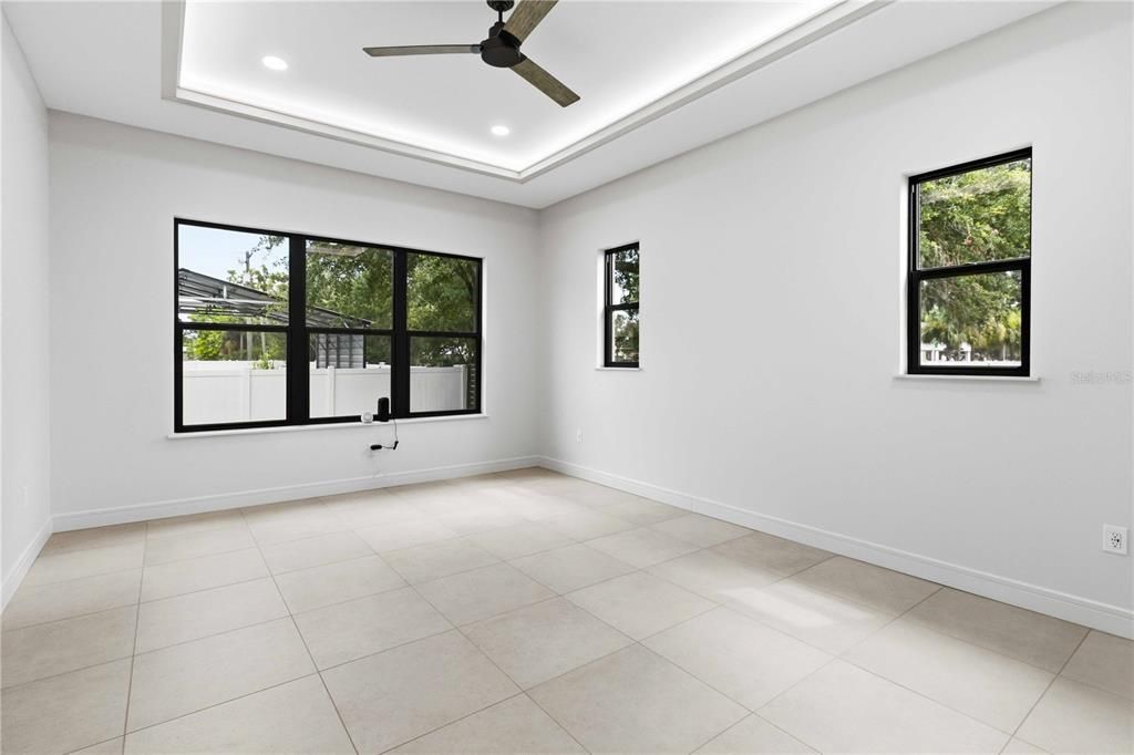 En Venta: $775,000 (3 camas, 3 baños, 2526 Pies cuadrados)