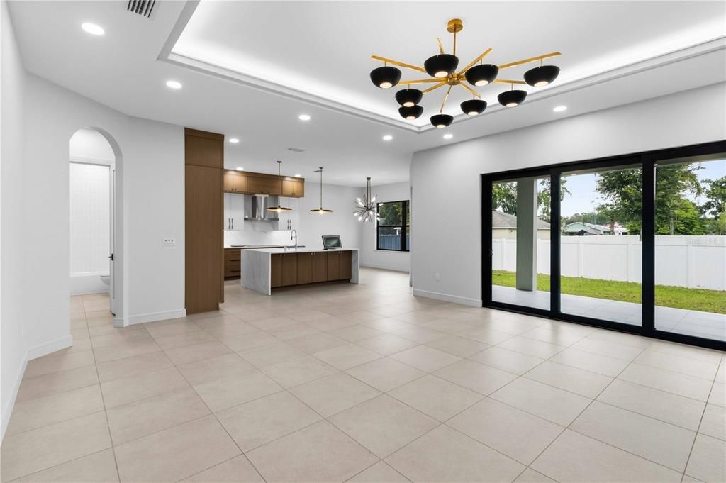 En Venta: $775,000 (3 camas, 3 baños, 2526 Pies cuadrados)