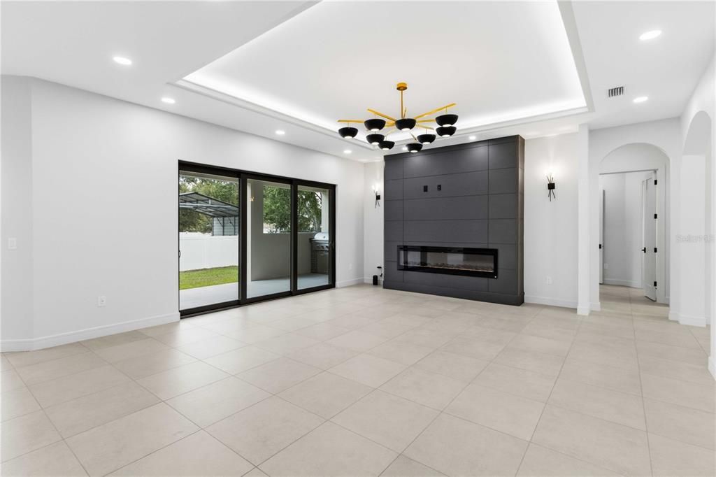 En Venta: $775,000 (3 camas, 3 baños, 2526 Pies cuadrados)