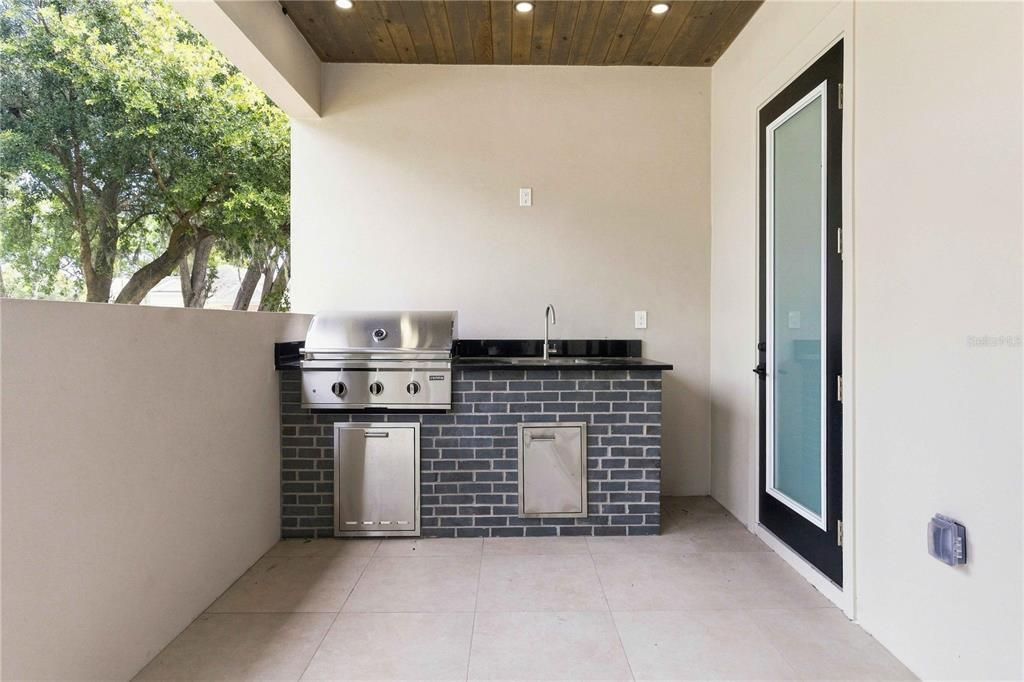 En Venta: $775,000 (3 camas, 3 baños, 2526 Pies cuadrados)