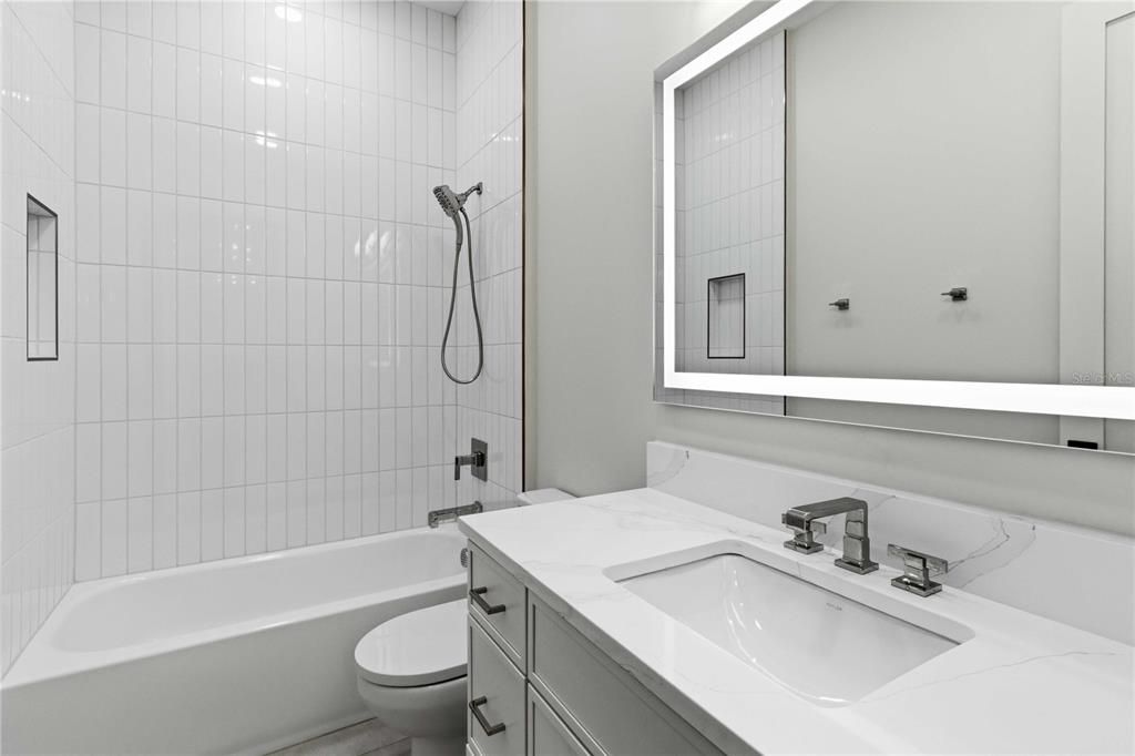 En Venta: $775,000 (3 camas, 3 baños, 2526 Pies cuadrados)