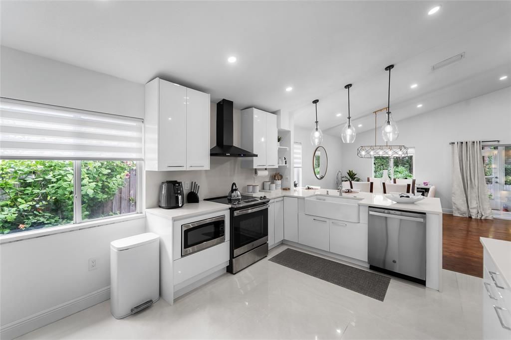 For Sale: $544,999 (3 beds, 2 baths, 1551 Square Feet)