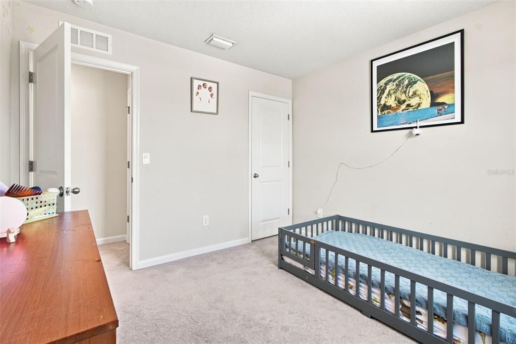 待售: $375,000 (4 贝兹, 2 浴室, 2046 平方英尺)