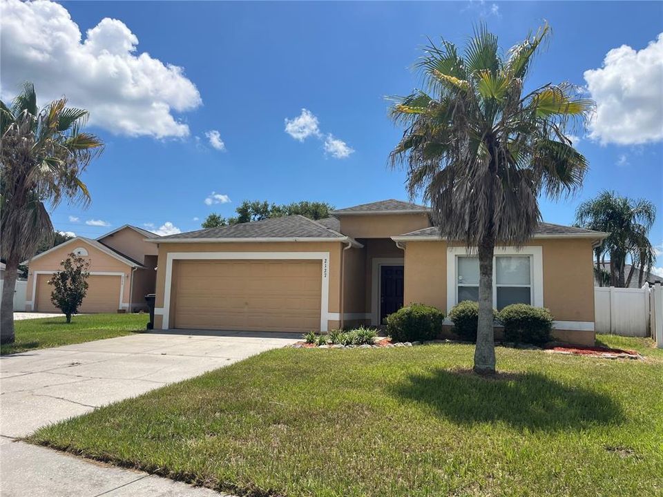 For Rent: $2,325 (3 beds, 2 baths, 1874 Square Feet)