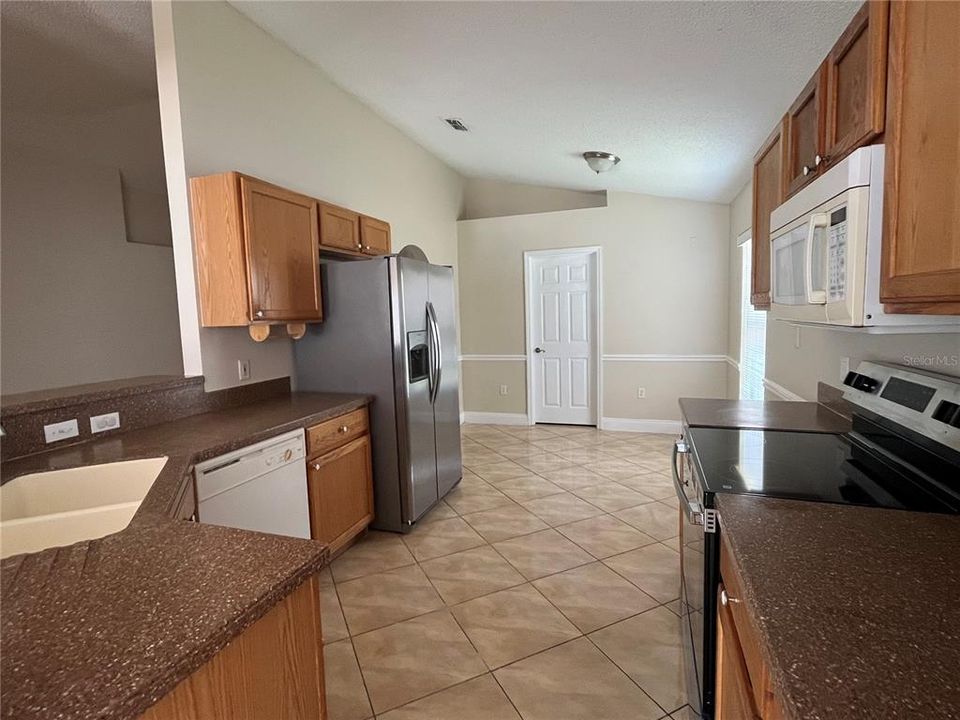 For Rent: $2,325 (3 beds, 2 baths, 1874 Square Feet)