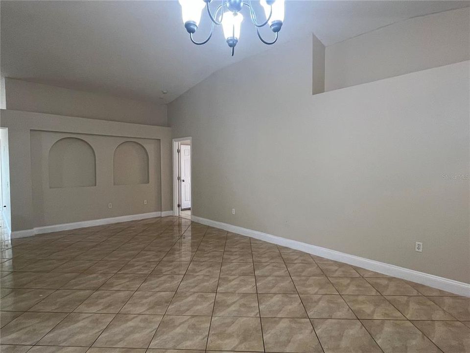 For Rent: $2,325 (3 beds, 2 baths, 1874 Square Feet)