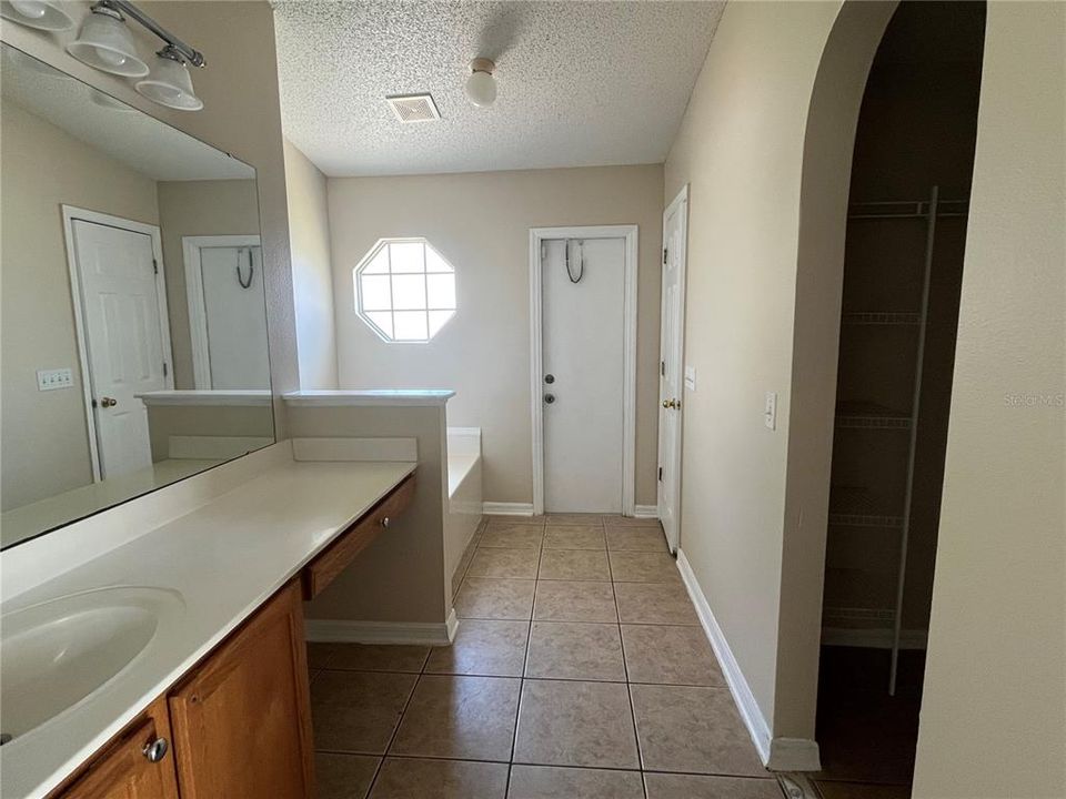 For Rent: $2,325 (3 beds, 2 baths, 1874 Square Feet)