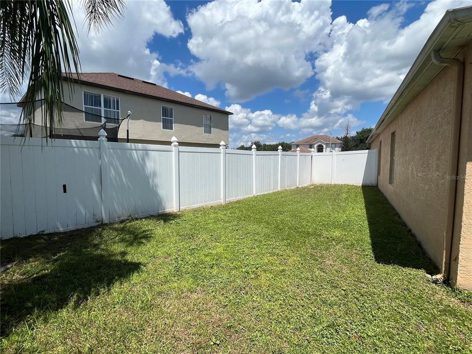 For Rent: $2,325 (3 beds, 2 baths, 1874 Square Feet)