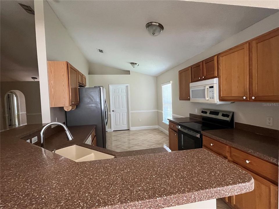 For Rent: $2,325 (3 beds, 2 baths, 1874 Square Feet)
