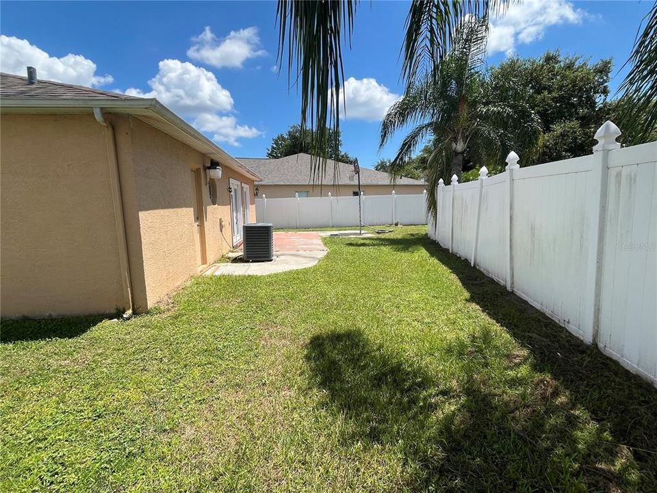 For Rent: $2,325 (3 beds, 2 baths, 1874 Square Feet)