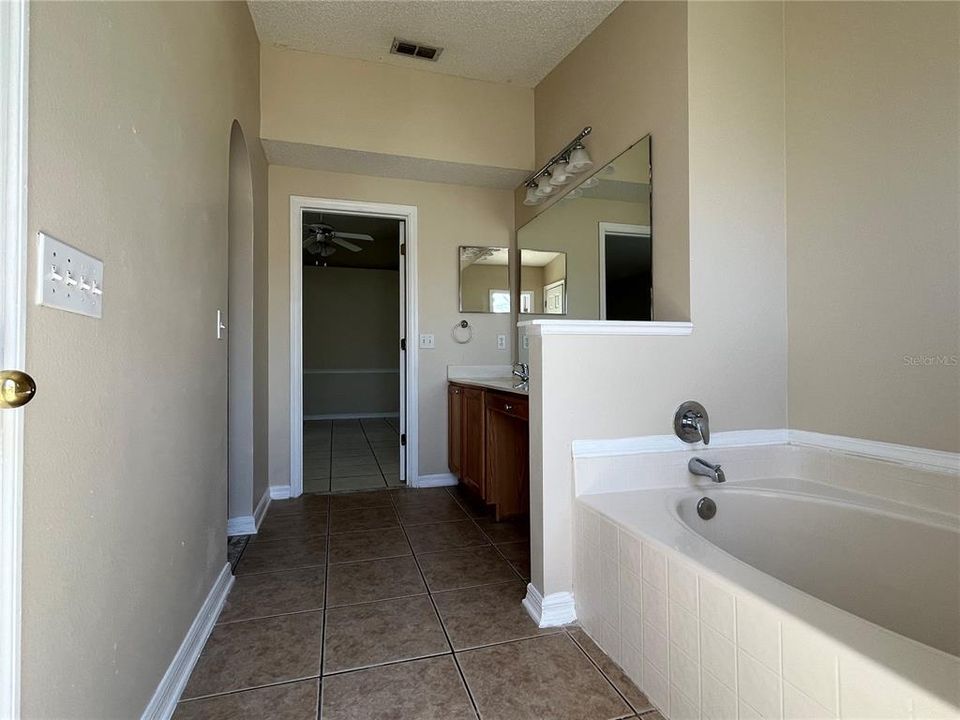 For Rent: $2,325 (3 beds, 2 baths, 1874 Square Feet)