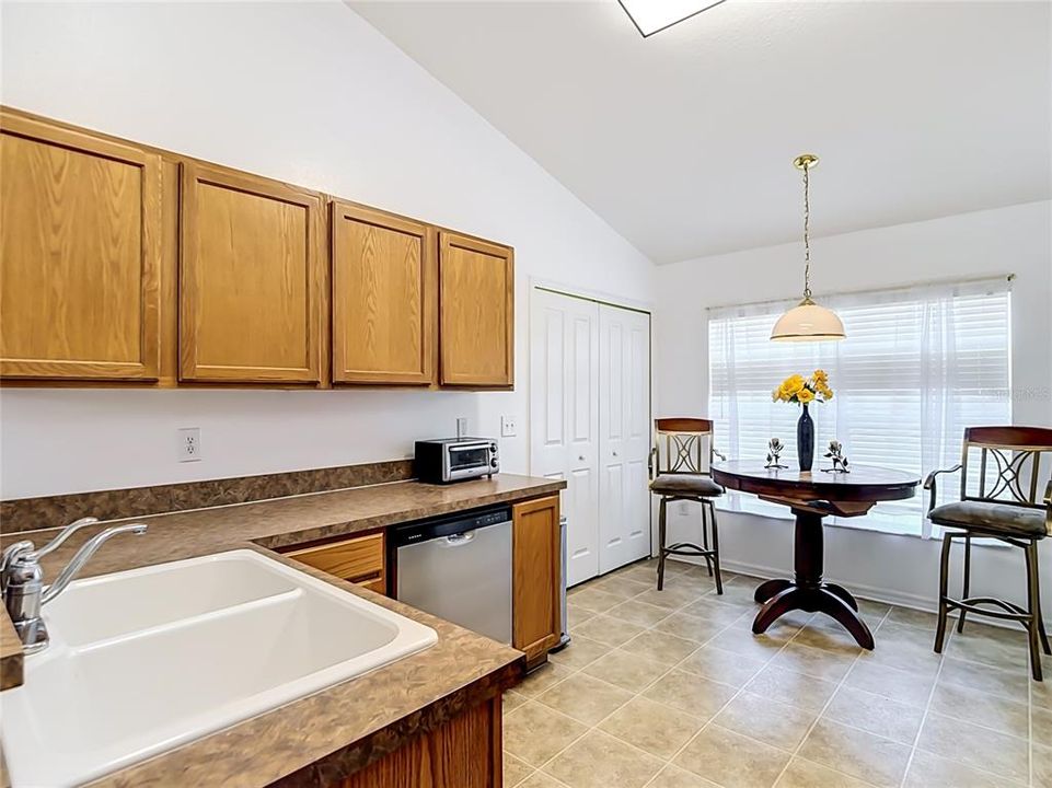 For Sale: $349,900 (3 beds, 2 baths, 1400 Square Feet)