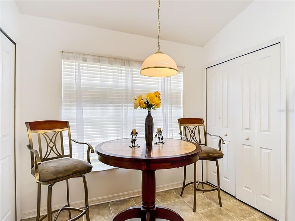 For Sale: $349,900 (3 beds, 2 baths, 1400 Square Feet)