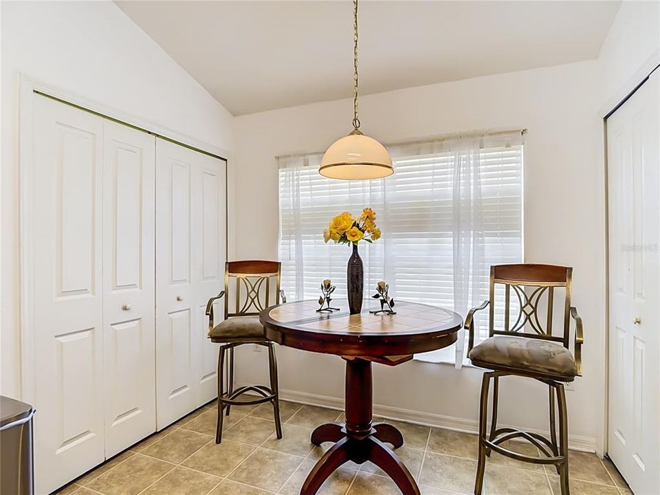 For Sale: $349,900 (3 beds, 2 baths, 1400 Square Feet)