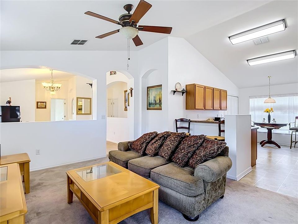 For Sale: $349,900 (3 beds, 2 baths, 1400 Square Feet)