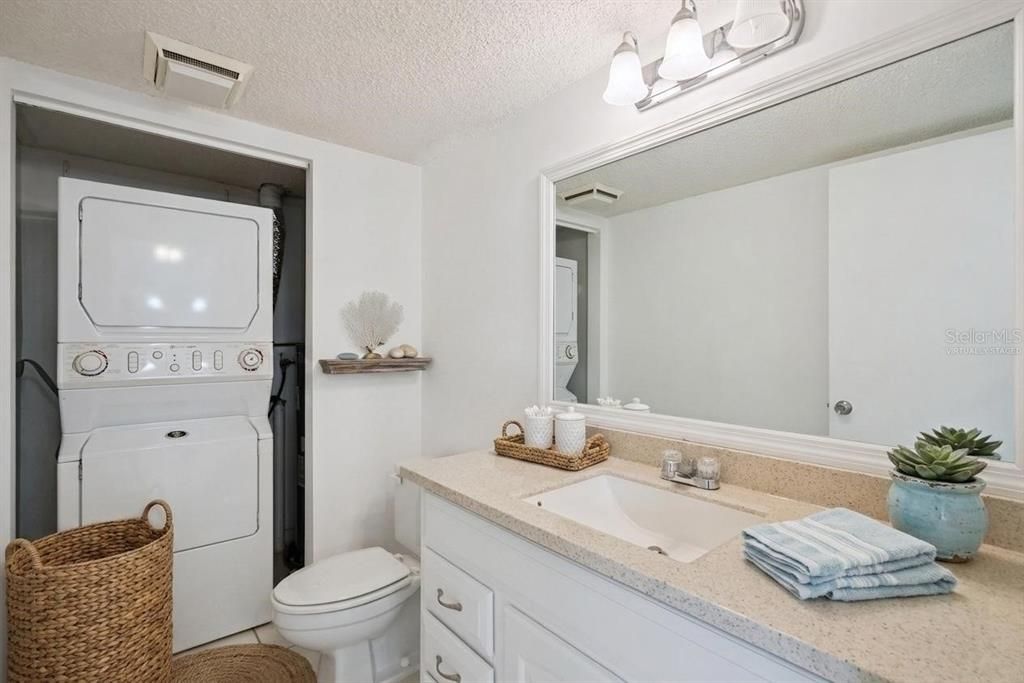 En Venta: $359,000 (2 camas, 2 baños, 1328 Pies cuadrados)