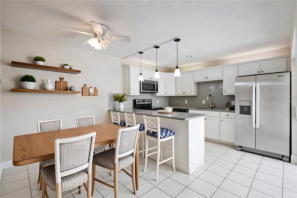 En Venta: $359,000 (2 camas, 2 baños, 1328 Pies cuadrados)
