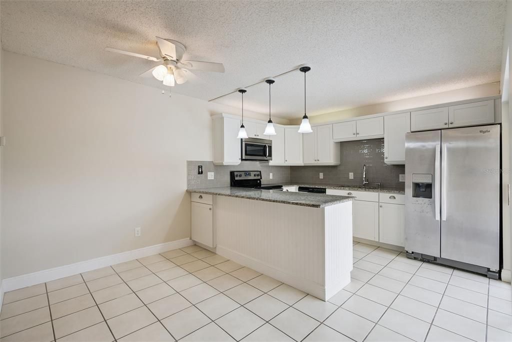En Venta: $359,000 (2 camas, 2 baños, 1328 Pies cuadrados)