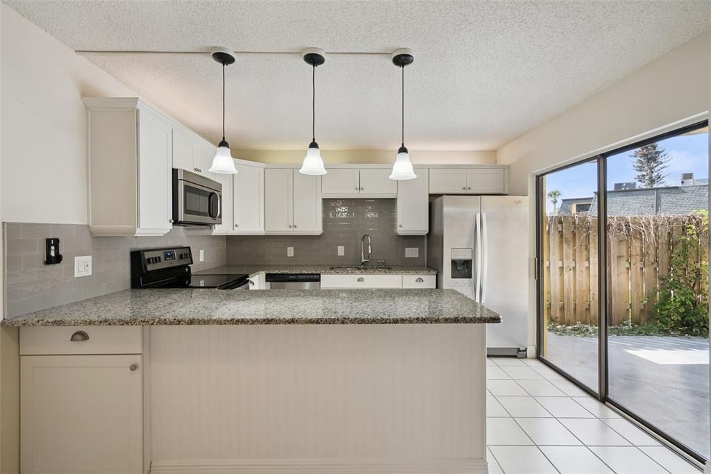 En Venta: $359,000 (2 camas, 2 baños, 1328 Pies cuadrados)
